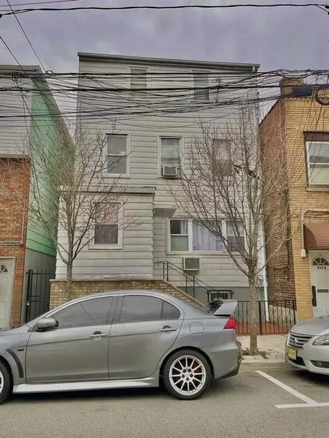 408 7th St, Union City, NJ 07087