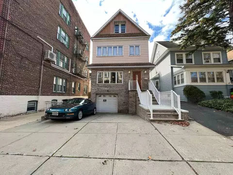 66 W 39th St, Bayonne, NJ 07002