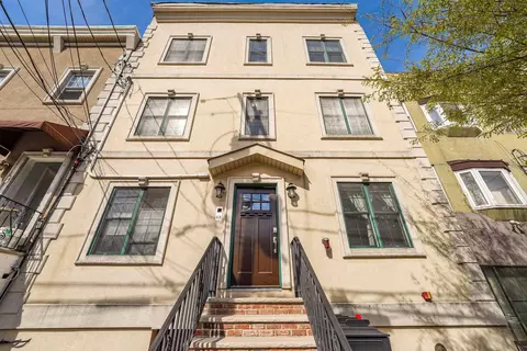 5 Grand St #102, Weehawken, NJ 07086