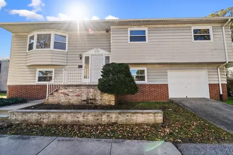 120 W 43rd St, Bayonne, NJ 07002