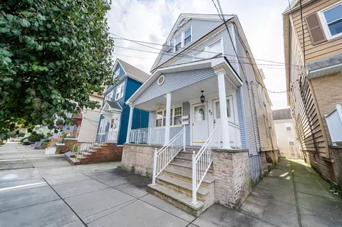 92 W 3rd St, Bayonne, NJ 07002