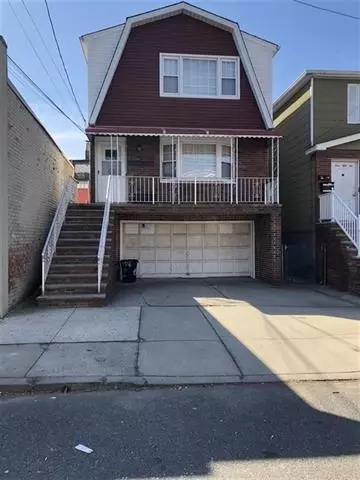 154 W 22nd St, Bayonne, NJ 07002