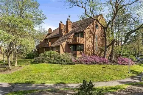 525 Teal Plz, Secaucus, NJ 07094