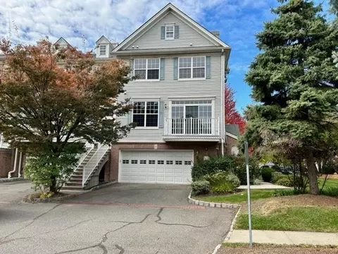 16 Hudson Ct, Jersey City, NJ 07305