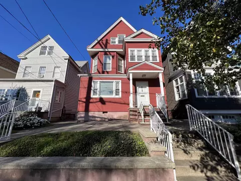615 Avenue E, Bayonne, NJ 07002