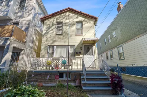 42 Yale Ave, Jersey City, NJ 07304