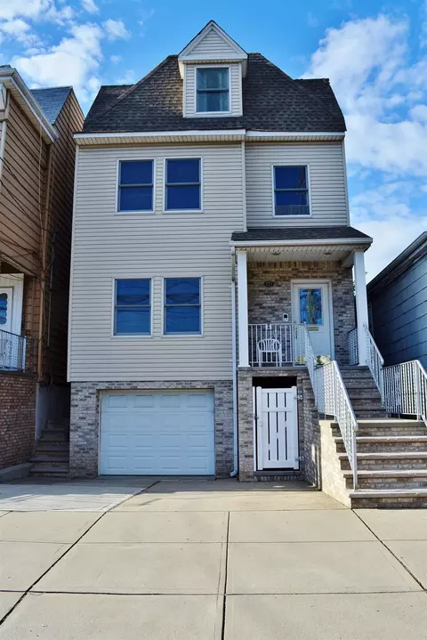 771 Avenue E, Bayonne, NJ 07002
