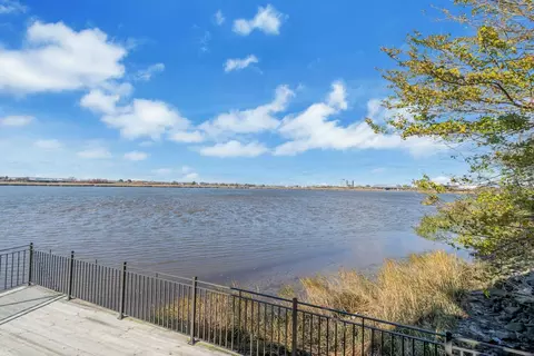 94 Harbor Ky #94, Secaucus, NJ 07094