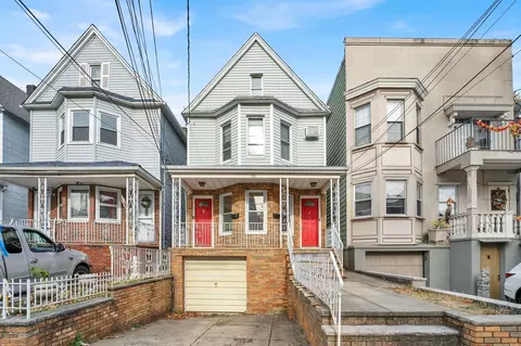 83 W 27th St, Bayonne, NJ 07002