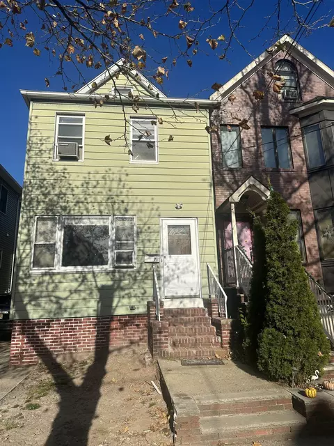 71 W 50th St, Bayonne, NJ 07002
