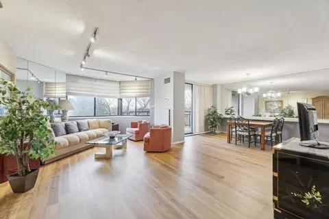 425 Harmon Cove Tower, Secaucus, NJ 07094