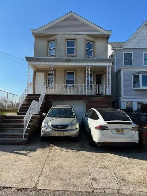 135 Lord Ave, Bayonne, NJ 07002