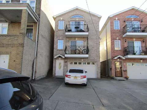 133 Leonard St, Jersey City, NJ 07307
