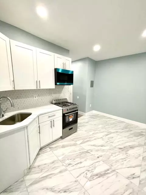 315 56th St #E4, West New York, NJ 07093