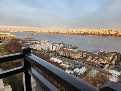 7100 Blvd E #9E, Guttenberg, NJ 07093