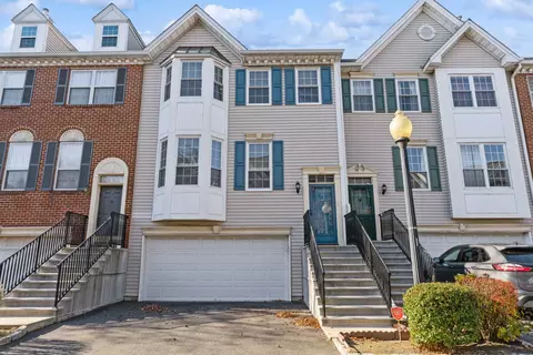 8 Fir Rd, Jersey City, NJ 07305