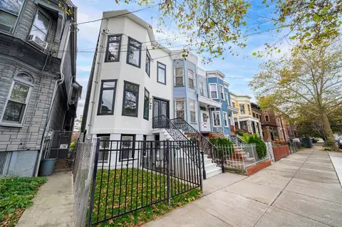 270 Pacific Ave, Jersey City, NJ 07304