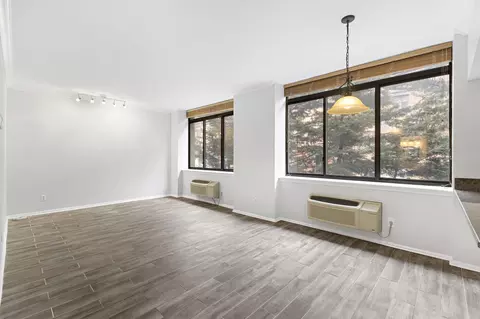 300 Newark St #1M, Hoboken, NJ 07030