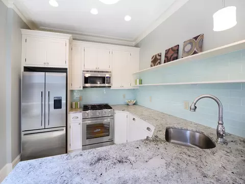 300 Park Ave #3, Hoboken, NJ 07030