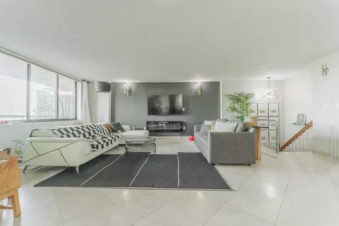 831 Harmon Cove Tower #831, Secaucus, NJ 07094