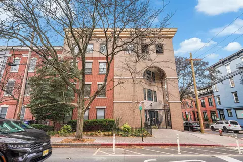 151 2nd St #1-2E, Hoboken, NJ 07030
