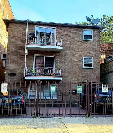 210 64th St #3, West New York, NJ 07093