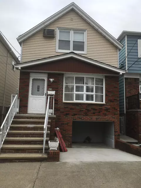 135 W 51st St, Bayonne, NJ 07002