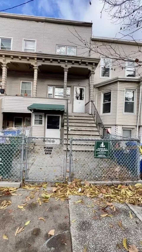 42 Lincoln St, Jersey City, NJ 07307