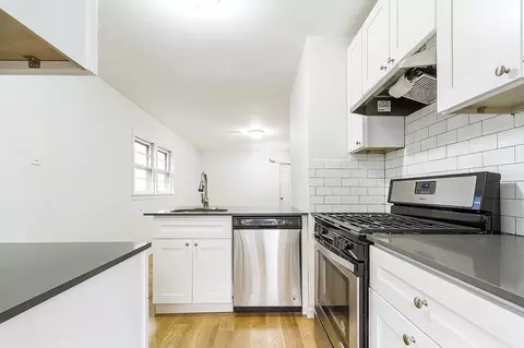 19 E 36th St, Bayonne, NJ 07002