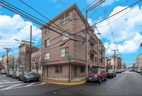 2519 West St #8, Union City, NJ 07087