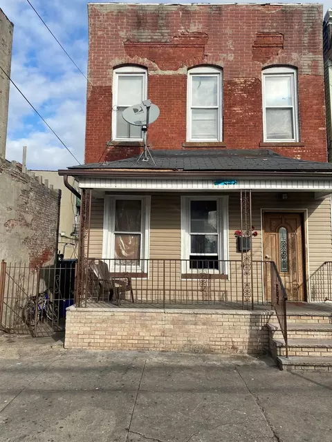 178 Armstrong Ave, Jersey City, NJ 07305