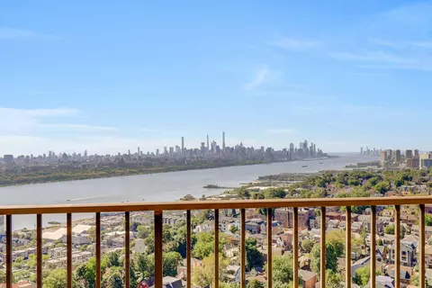 200 Winston Dr #2519, Cliffside Park, NJ 07010