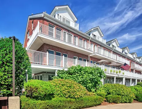 513 Harbor Pl, West New York, NJ 07093