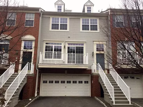 9 Tellicherry Ct, Jersey City, NJ 07305