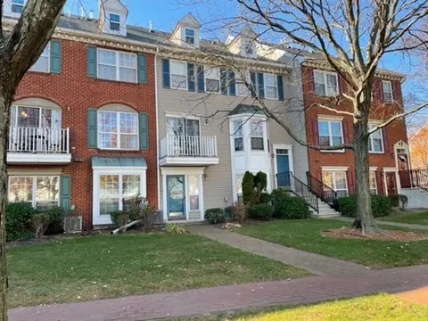 8 Society Hill Dr N, Jersey City, NJ 07305