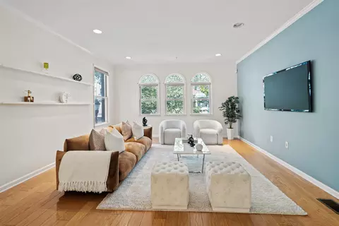 416 Newburgh Ct, West New York, NJ 07093