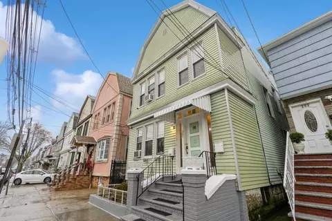 397 Armstrong Ave #2 FAMILY, Jersey City, NJ 07305