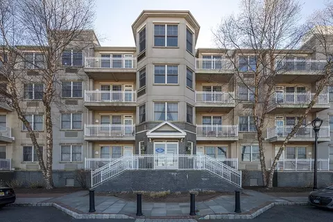 15 Freedom Way #403, Jersey City, NJ 07305
