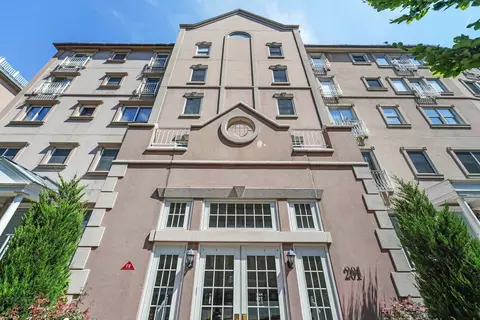 201 Shearwater Ct W #51, Jersey City, NJ 07305