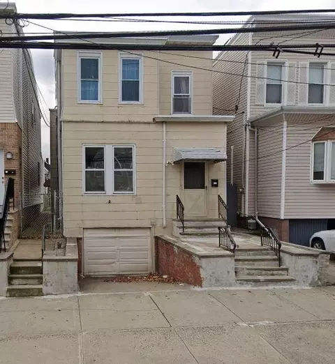 32 E 46th St, Bayonne, NJ 07002