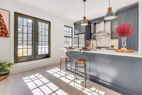 81 Van Reypen St #4, Jersey City, NJ 07306