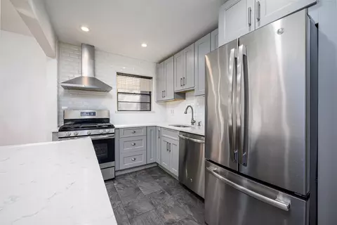 58 College St, Jersey City, NJ 07305