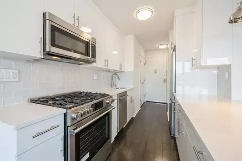 500 Central Ave #302, Union City, NJ 07087