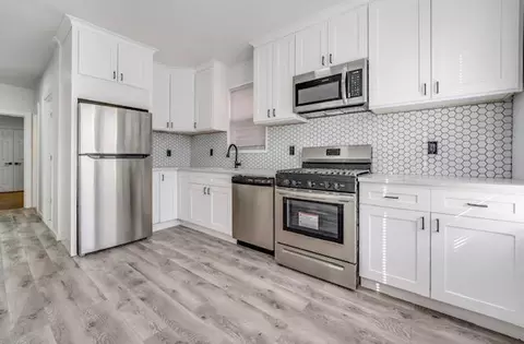 8 Iorio Ct, Jersey City, NJ 07305