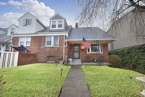 22 Parkside Ln, Bayonne, NJ 07002