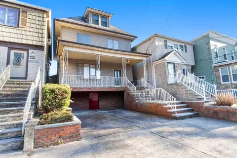 796 Avenue A, Bayonne, NJ 07002