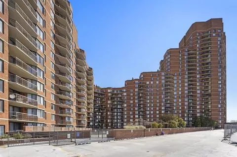 132 Harmon Cove Tower #132, Secaucus, NJ 07094