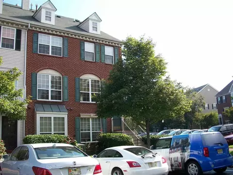 34 Buttonwood St, Jersey City, NJ 07305