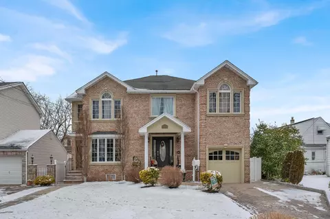 701 Golden Ave, Secaucus, NJ 07094