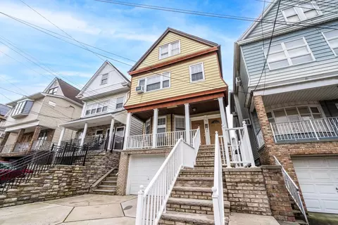 132 W 29th St, Bayonne, NJ 07002